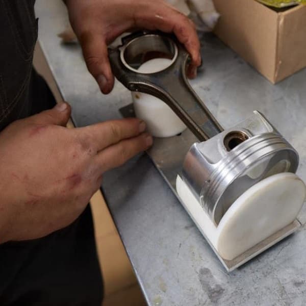 Non-Rotating Piston Rod3