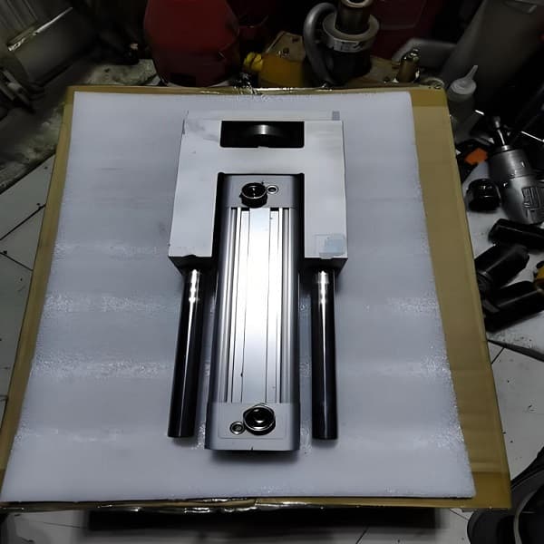 Piston Rod with Integrated Sensor Mount3
